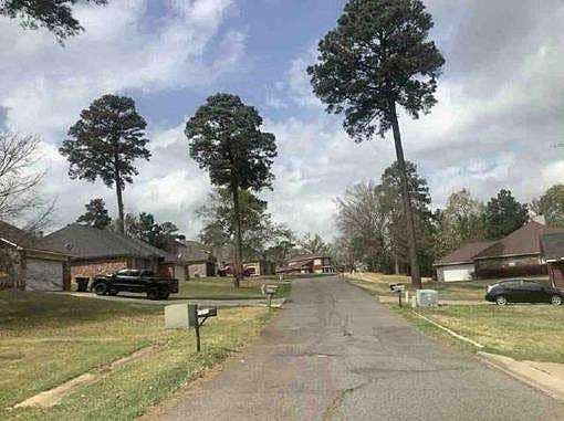 4th image of 3614 Lakeside Dr