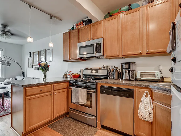 2517 Bryant Ave S #300 — Photo 4