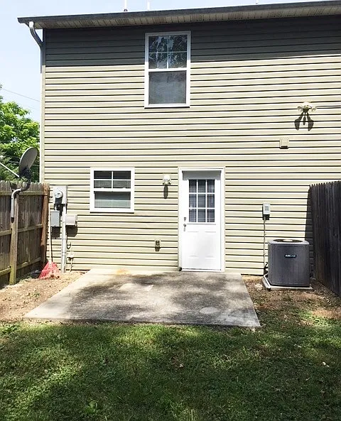 2 bed, 2.5 bath, 1102 sqft, $1,250