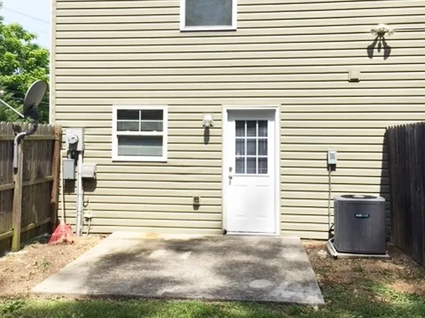2 bed, 2.5 bath, 1102 sqft, $1,250, 2243-45-47-49 Spring Meadow Ln SE #2249, Cleveland, TN 37311