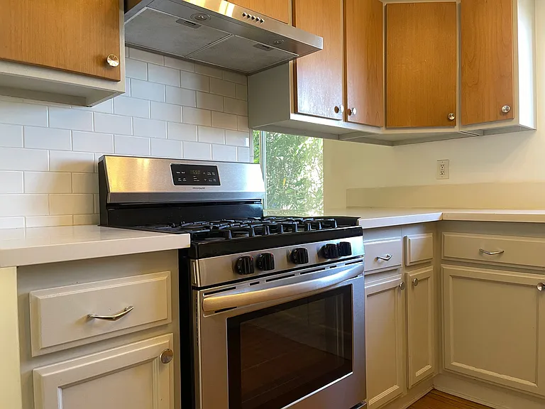 479 Nassau Ave — Photo 17