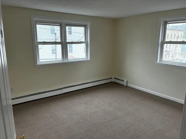 249 E High St APT 2, Manchester, NH 03104