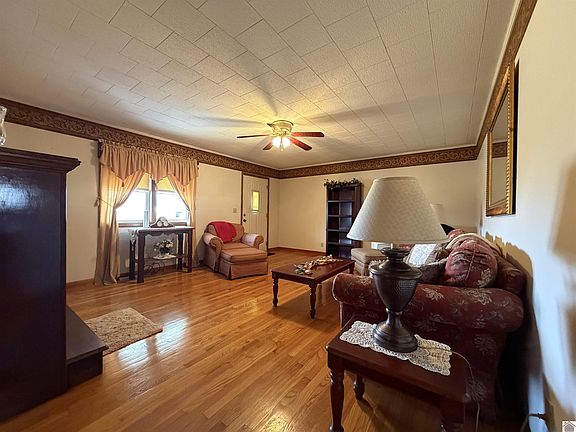 3rd image of 320 Harvey Ln