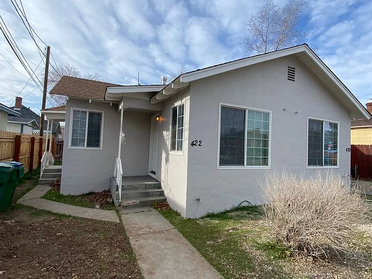 420 Burns St — Photo 1