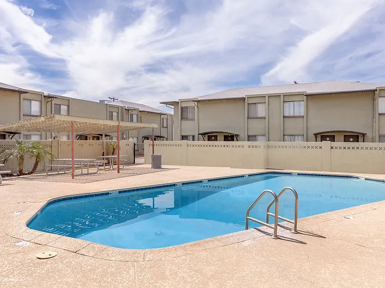 5726 N Black Canyon Hwy — Photo 4