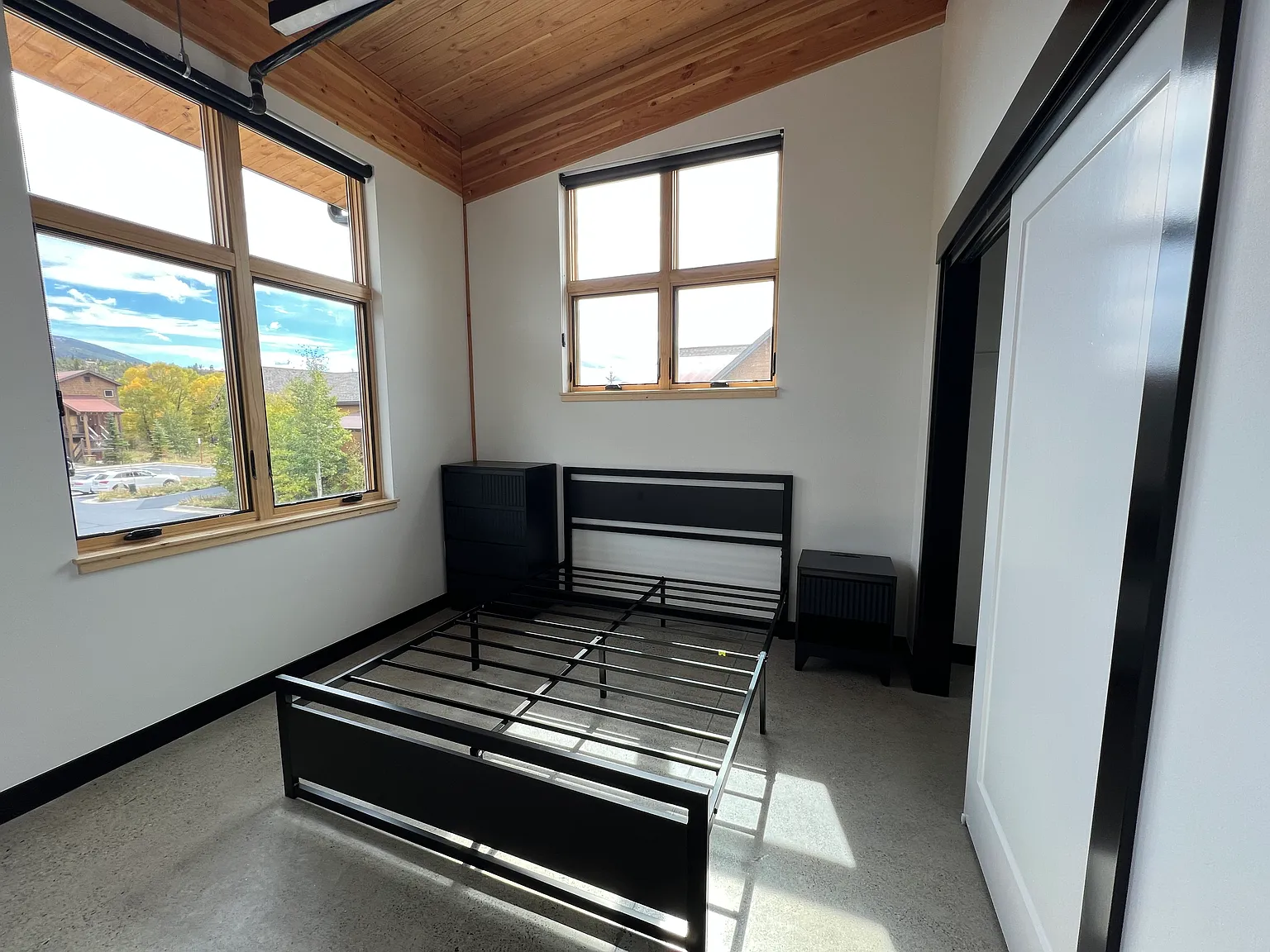 2 bed, 900 sqft, $3,100 — Photo 2