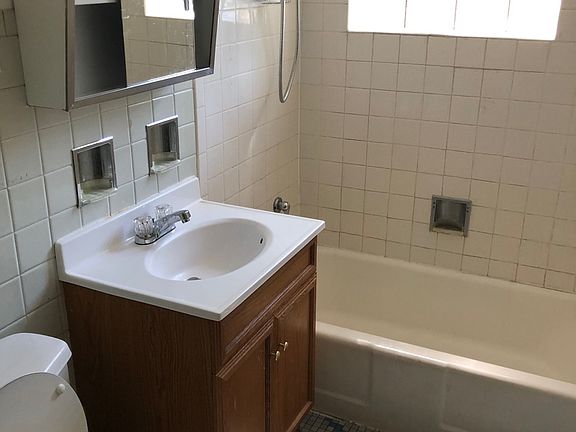 4th image of 3001-07 Emerson St #1S