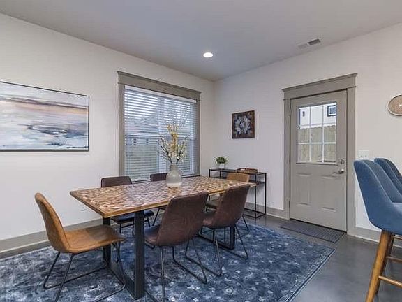 4th image of 219B Prince Ave