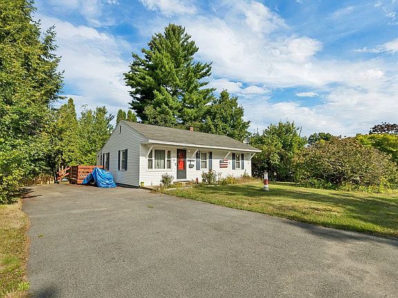 2nd image of 33 Cushing Boulevard
