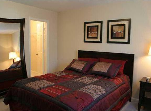 5th image of 102 Middletown Sq