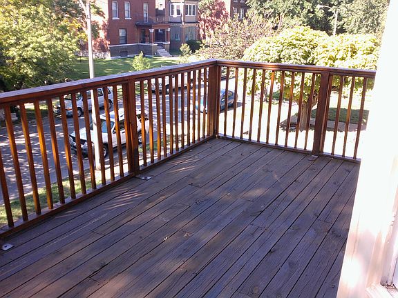 6017 Kingsbury - Deck