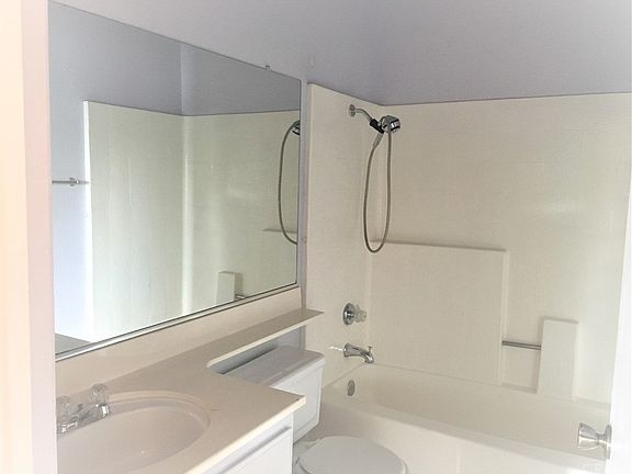 5th image of 25588 Wedmore Dr