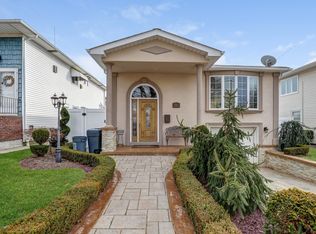 104 Pinewood Ave, Staten Island, NY 10306
