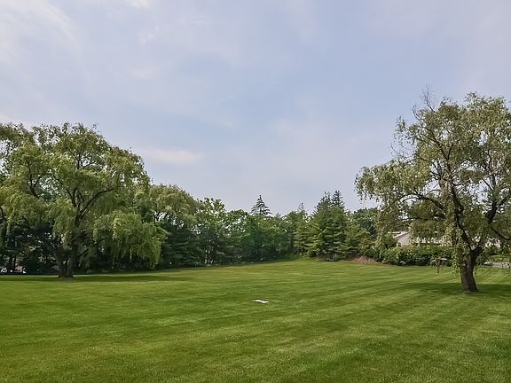 4th image of 1 Brookfield Ln