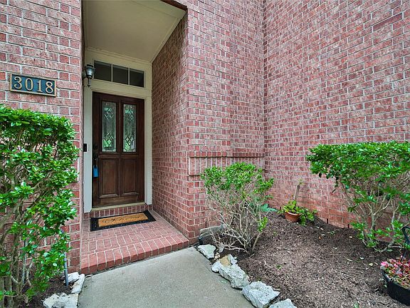 4th image of 3018 Five Oaks Dr