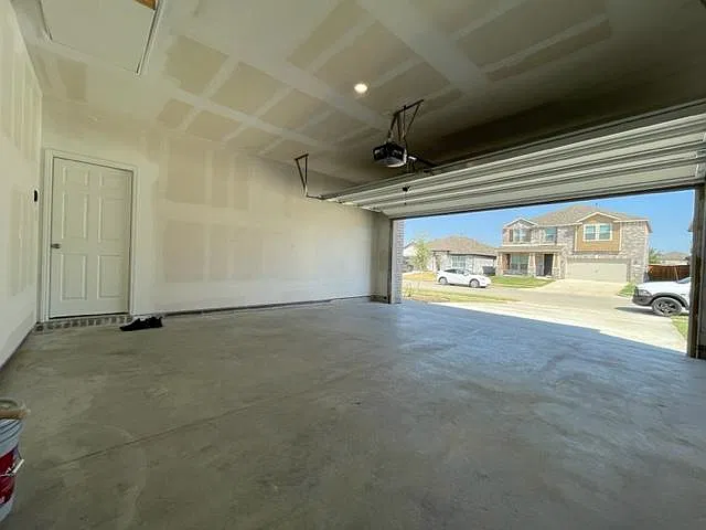 3 bed, 1559 sqft, $2,100 — Photo 4