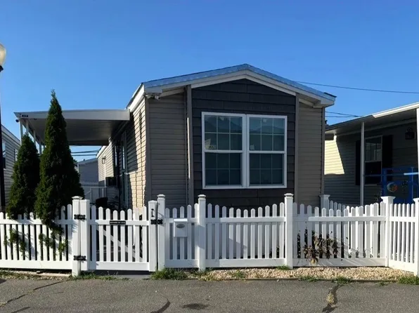 600 Broadway #M10, Amityville, NY 11701