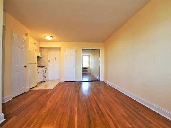 2nd image of 50 Shore Blvd APT 4D