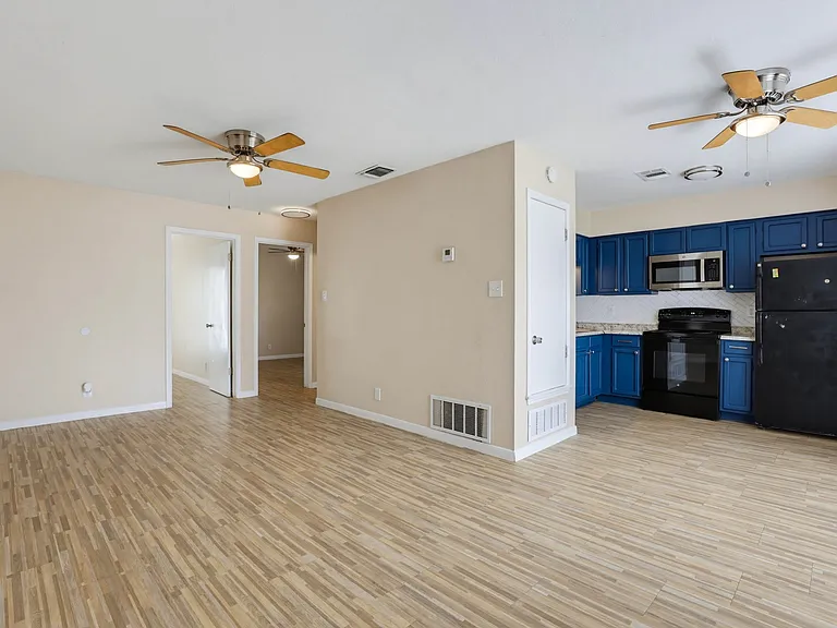 10543 Starcrest Dr #10543 — Photo 4