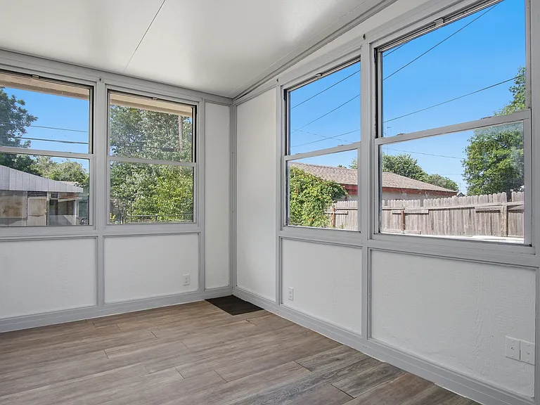 549 E Ercoupe Dr — Photo 13