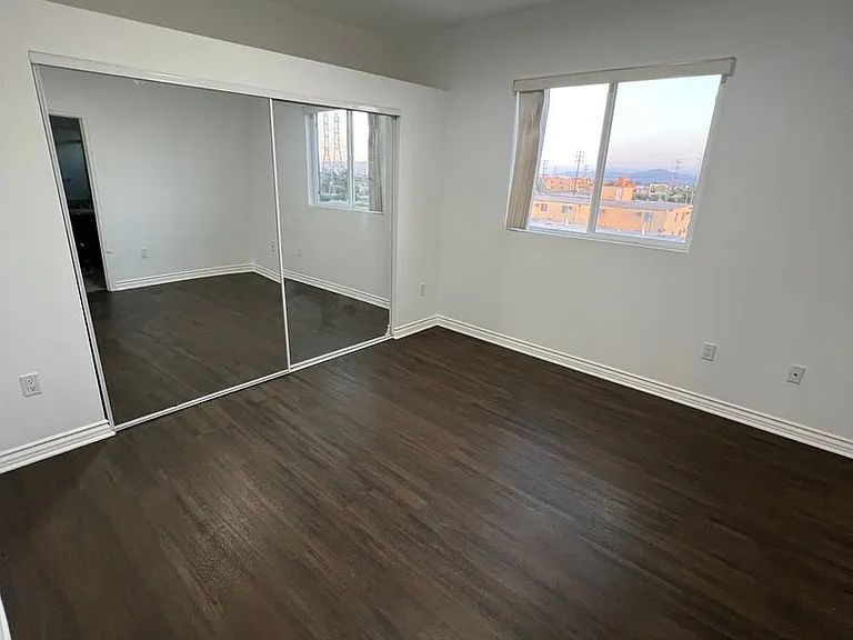 Yaya Laurel 1 Apartments — Photo 11