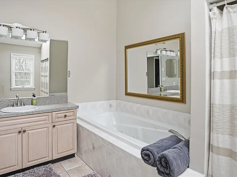 20 Stuart Ct — Photo 27