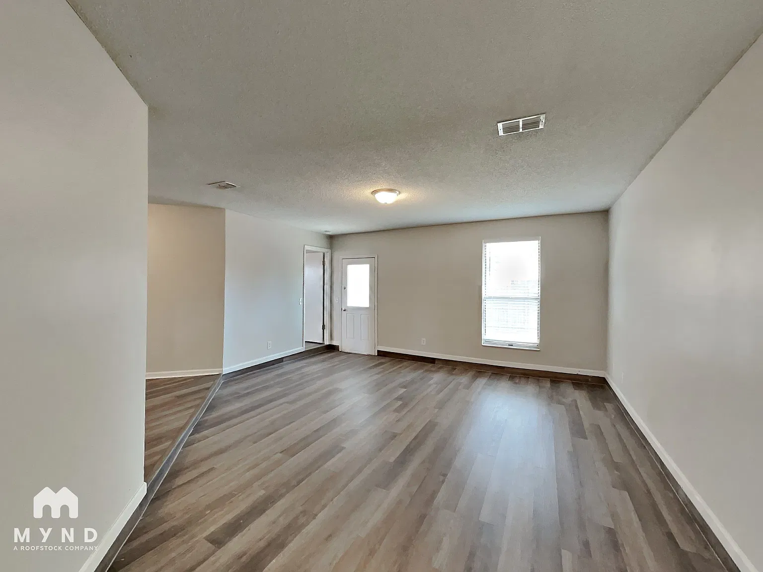 3 bed, 2.0 bath, 1383 sqft, $1,775 — Photo 2