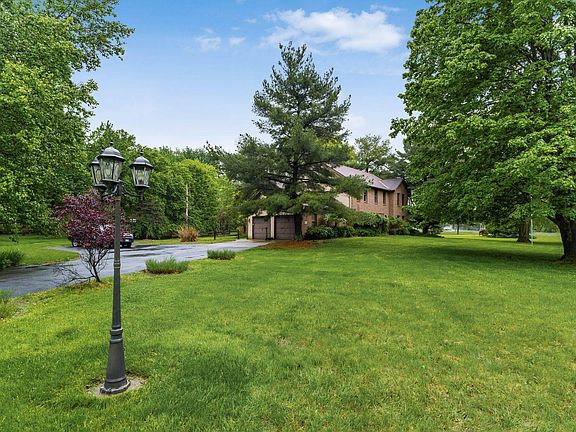 3rd image of 2966 Knoll Dr