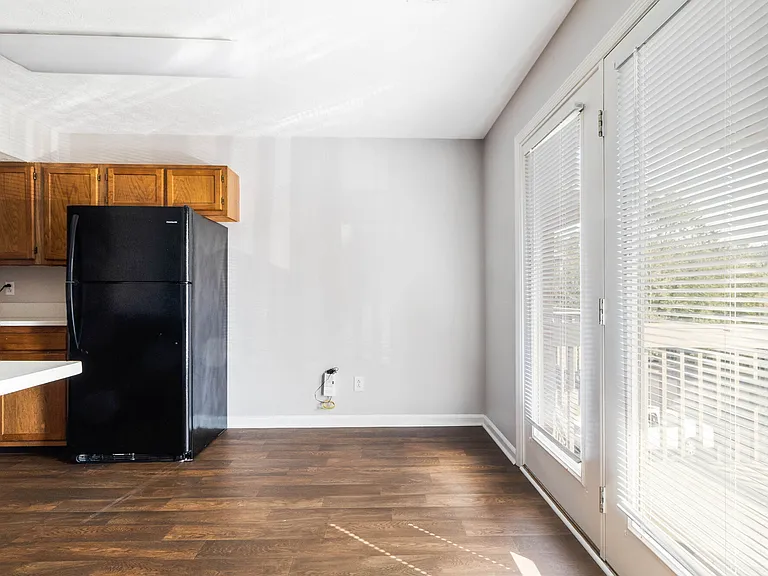 Eagle Creek Townhomes — Photo 10