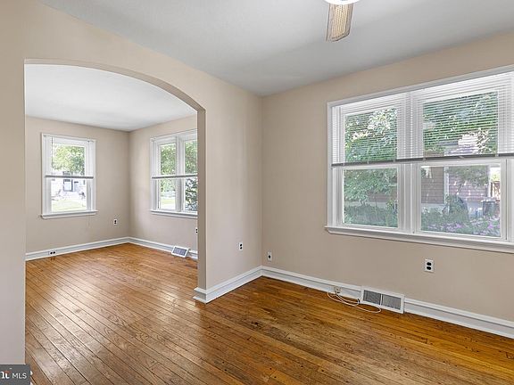5th image of 302 S Clifton Ave