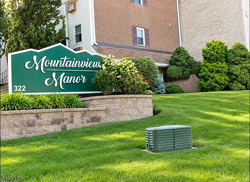 1 bed, 1.0 bath, $2,300 — Photo 2