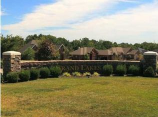 3105 Grand Lakes Dr, Louisville, KY 40299