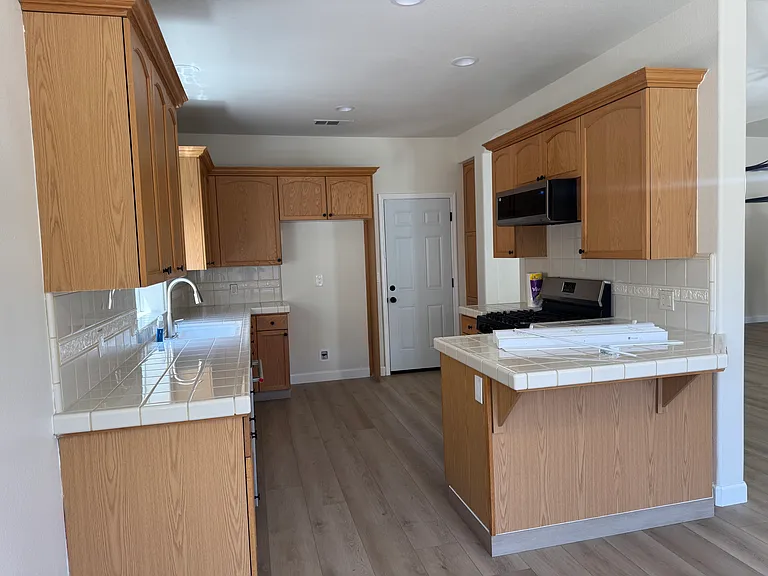 845 E Green Acres Dr — Photo 12