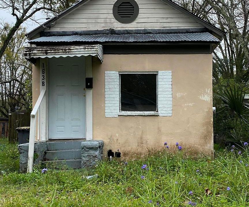 1st image of 1638 W 26th St