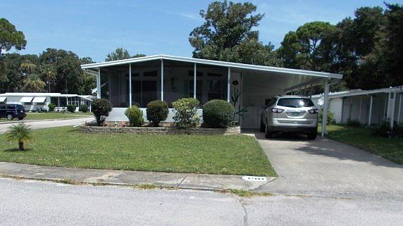 2nd image of 140 Royal Palm Cir