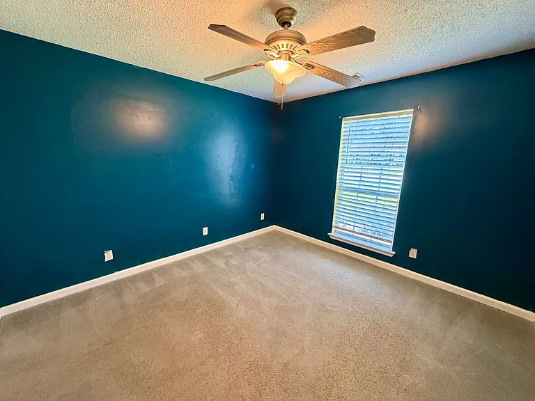102 Kaylin Ct — Photo 12