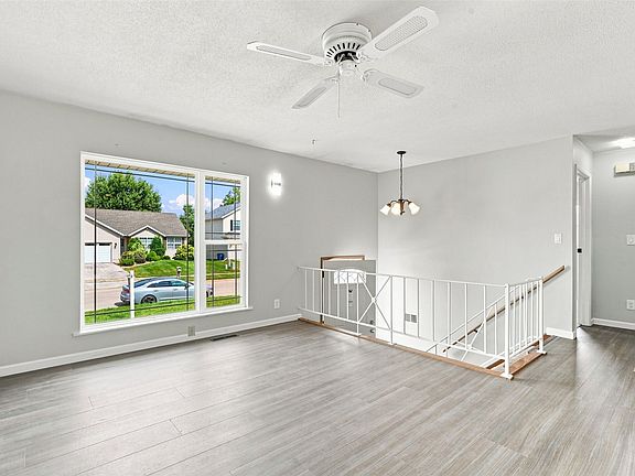 4th image of 3025 29th Ave SW