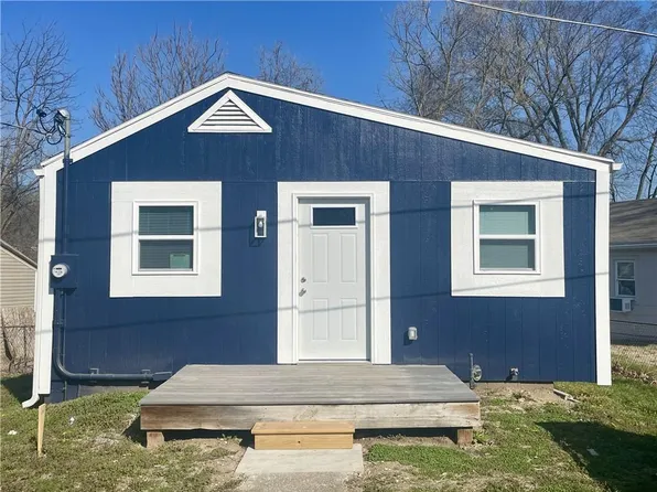 556 S Carlisle Dr, Sugar Creek, MO 64054