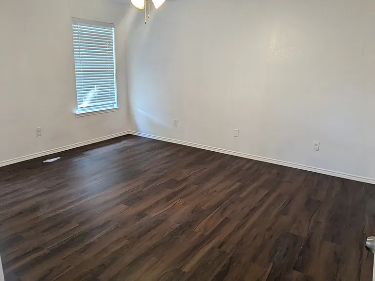 532 Majestic Park Ln — Photo 16