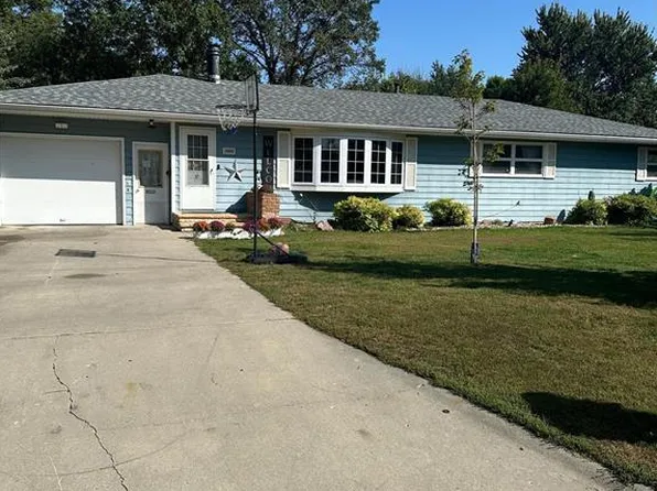 1002 Linden St, Luverne, MN 56156