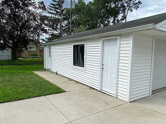 3rd image of 1319 W Windemere Ave