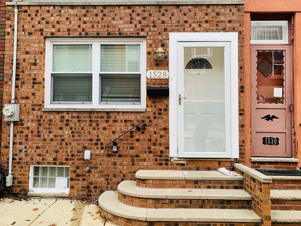 Welcome home to this gorgeous 2-bedroom, 2-full-bathroom home with high-end finishes throughout, an open floor plan, approximately 1k sq ft of living space, beautiful hardwood floors, and the latest modern amenities!