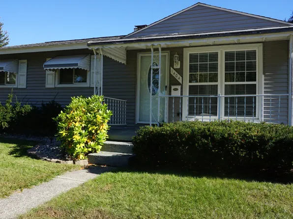 1404 Fall River Rd, Ypsilanti, MI 48198