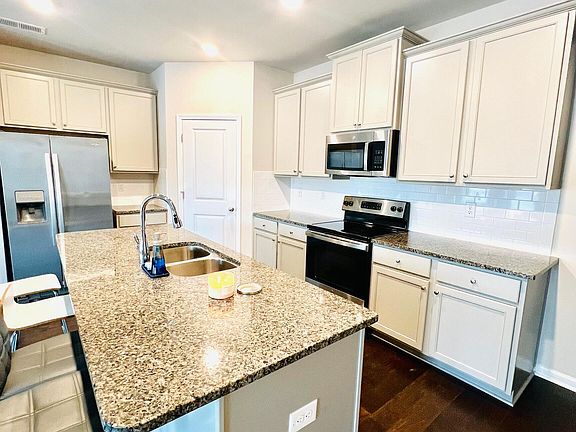 5th image of 2206 Justify Ln