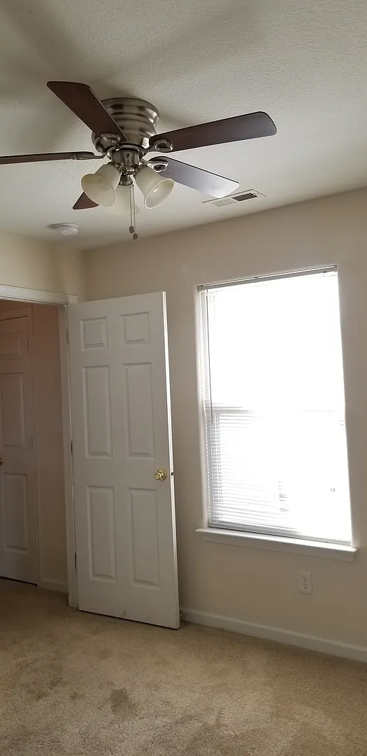 3 Bedroom 2.5 Bath single family in Chesapeake — Photo 3