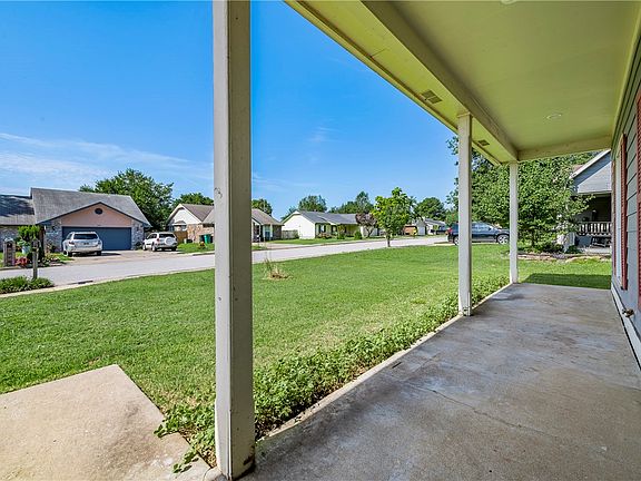 2nd image of 2701 W Margaret Pl