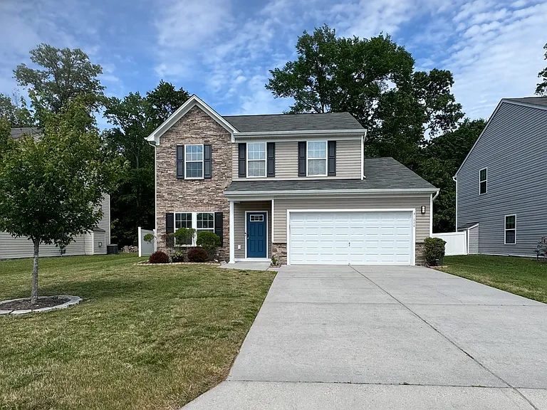 624 Leonard Ln — Photo 1