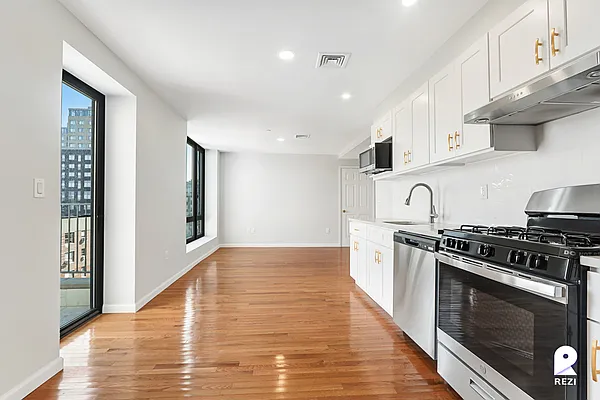 Rented by REZI | media 23