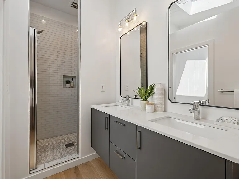 453 Wellesley Ave — Photo 23