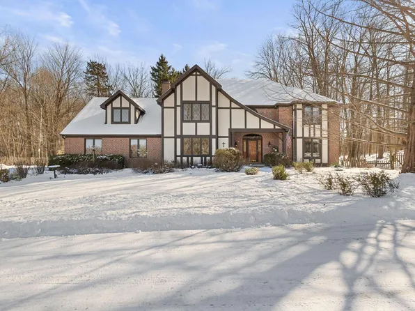 60886 Rue Du Lac East Dr, South Bend, IN 46614